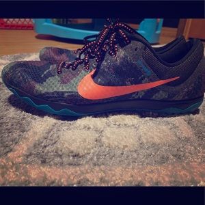 *WOMENS SIZE 9 NIKES*